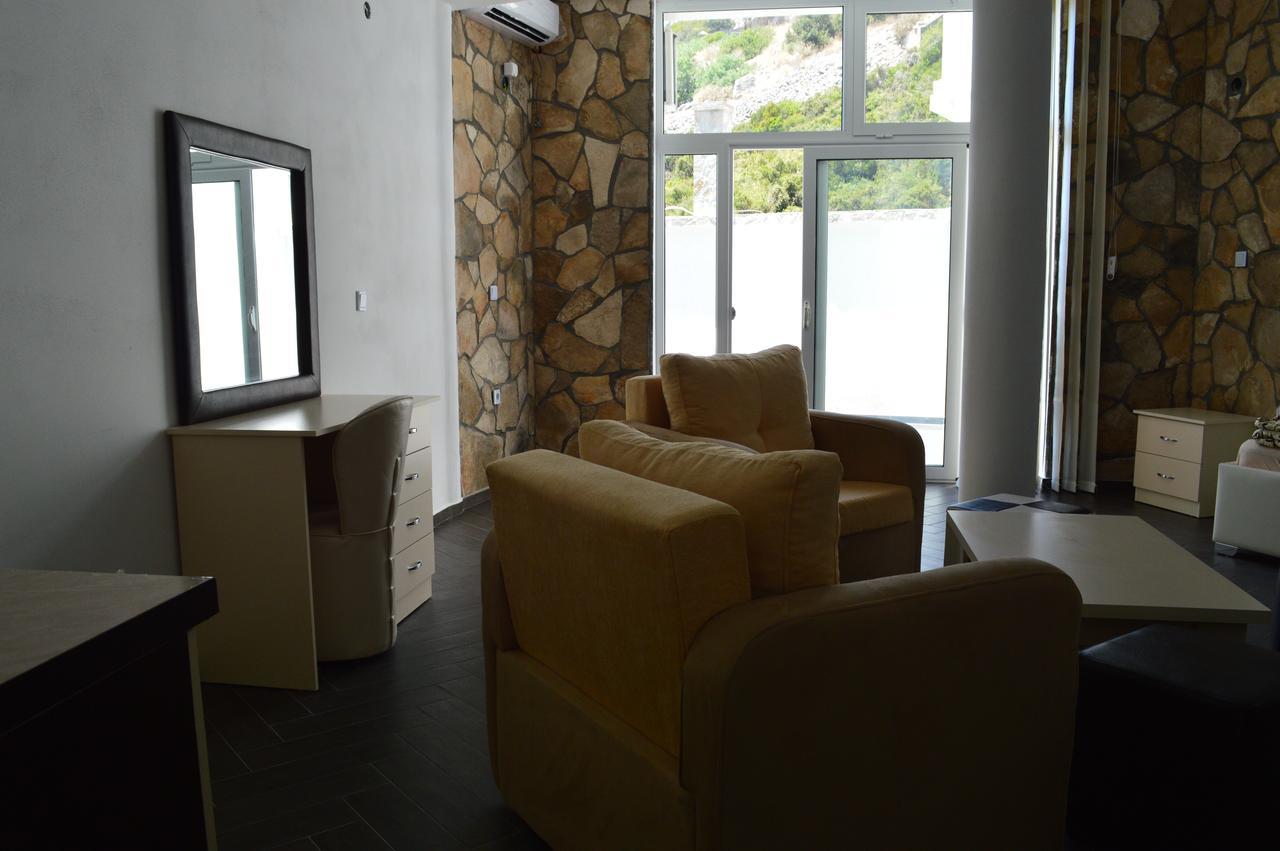 Novalic Hotel Dobra Voda Buitenkant foto